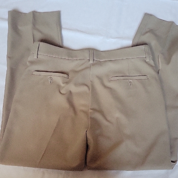 Haggar Cool 18 Pro Strainght Fit Khaki Men's Pant Size 34 - Picture 3 of 13